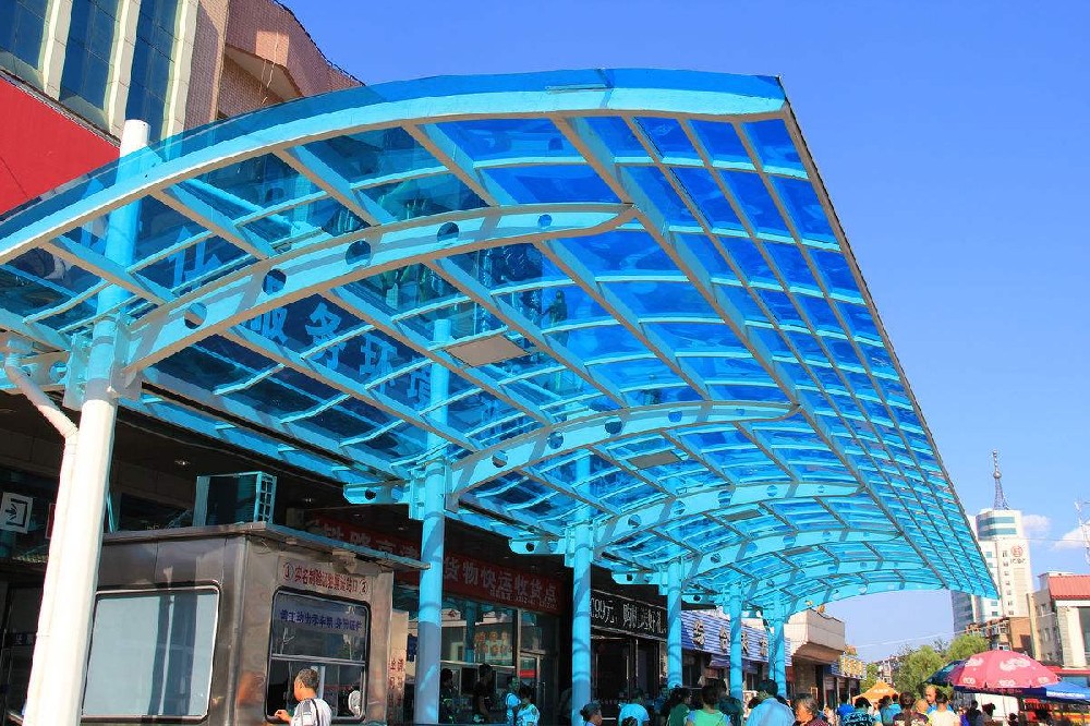 講述雨棚材（cái）料的性能特點